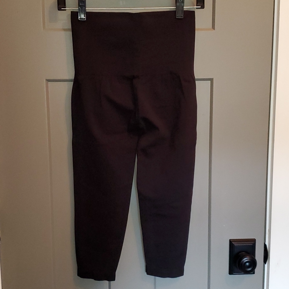 SHAPEWEAR - NEW ASSETS by Spanx shapewear capri pant - Picture 4 of 4